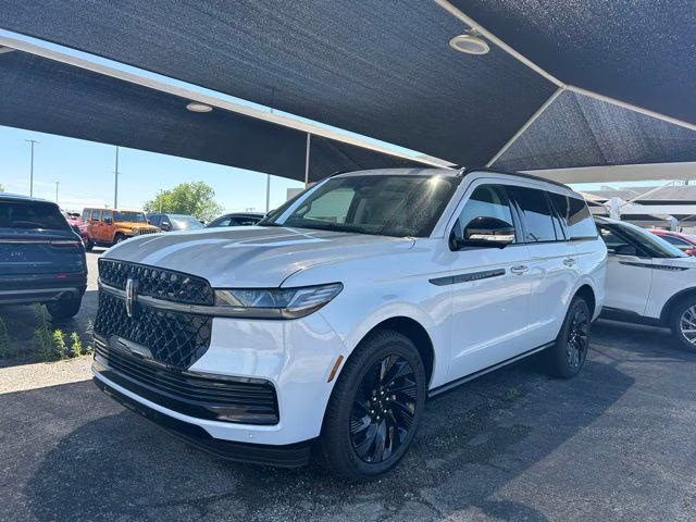 2026 Crystal White Lincoln Navigator Reserve 4X4 SUV