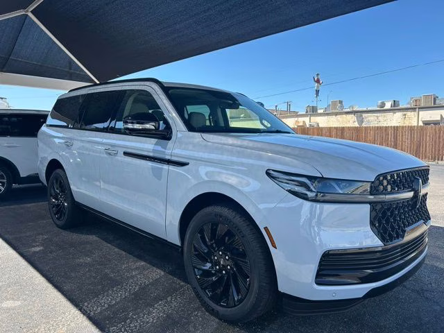2026 Crystal White Lincoln Navigator Reserve 4X4 SUV