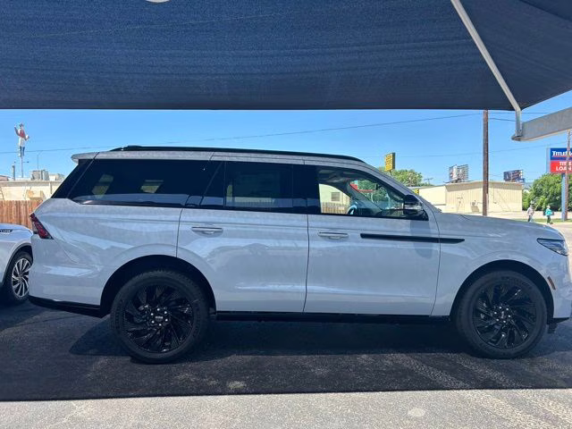 2026 Crystal White Lincoln Navigator Reserve 4X4 SUV