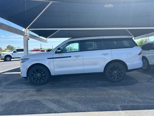2026 Crystal White Lincoln Navigator Reserve 4X4 SUV