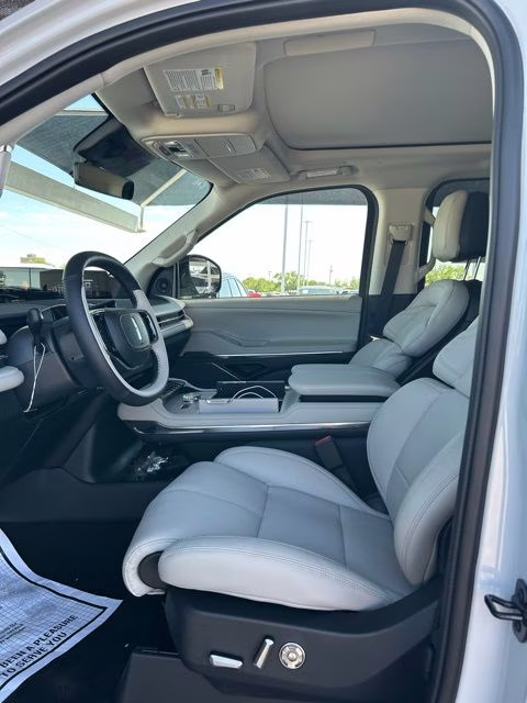 2026 Crystal White Lincoln Navigator Reserve 4X4 SUV