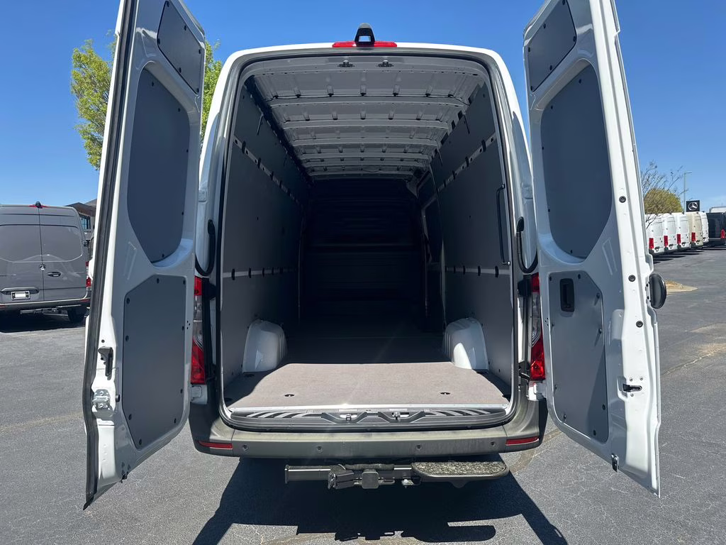 2026 Arctic Mercedes-Benz Sprinter 2500 Cargo 170 WB RWD Van