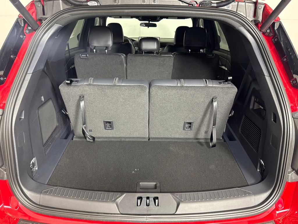 2026 Rapid Red Metallic Tinted Clearcoat Ford Explorer ST-Line RWD SUV