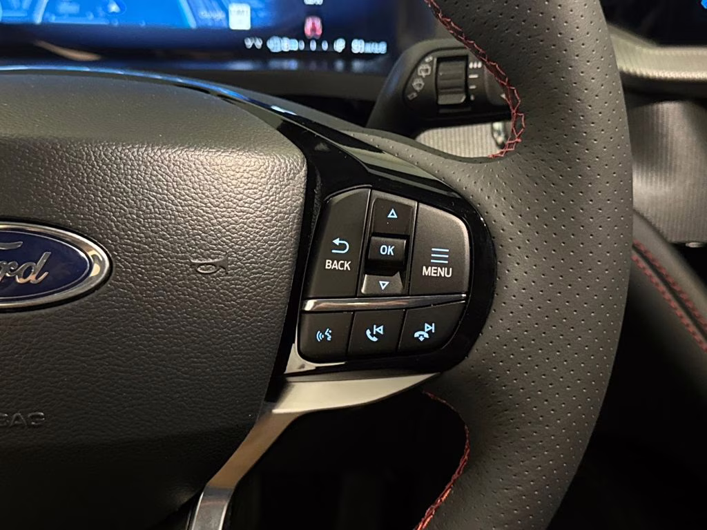 2026 Rapid Red Metallic Tinted Clearcoat Ford Explorer ST-Line RWD SUV