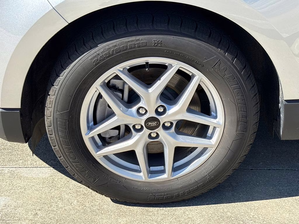 2024 Silver Metallic Ford Edge SEL AWD SUV