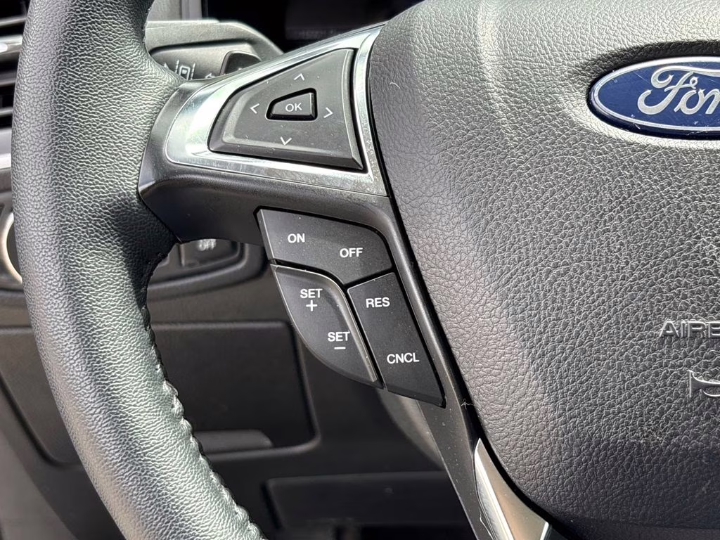 2024 Silver Metallic Ford Edge SEL AWD SUV