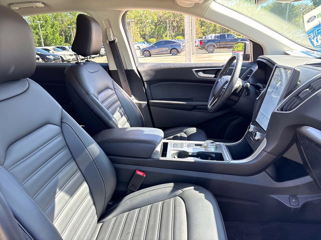 2024 Silver Metallic Ford Edge SEL AWD SUV