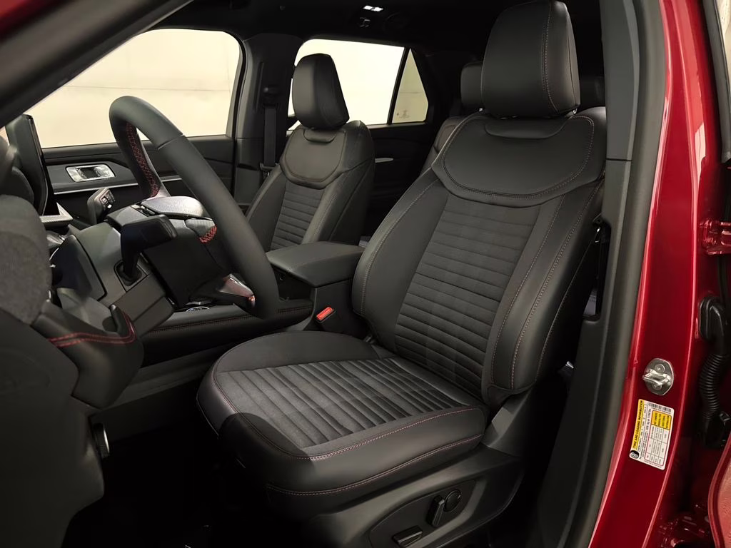 2026 Rapid Red Metallic Tinted Clearcoat Ford Explorer ST-Line RWD SUV