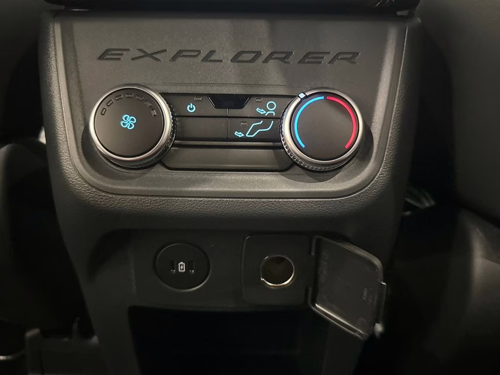 2026 Rapid Red Metallic Tinted Clearcoat Ford Explorer ST-Line RWD SUV