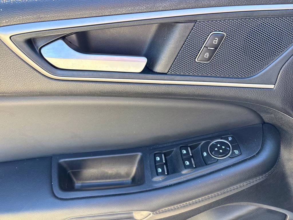 2024 Silver Metallic Ford Edge SEL AWD SUV