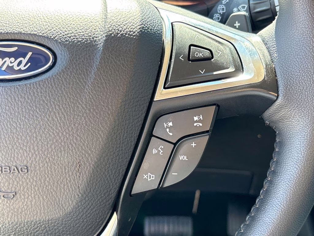 2024 Silver Metallic Ford Edge SEL AWD SUV