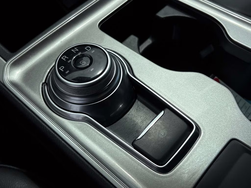 2024 Silver Metallic Ford Edge SEL AWD SUV