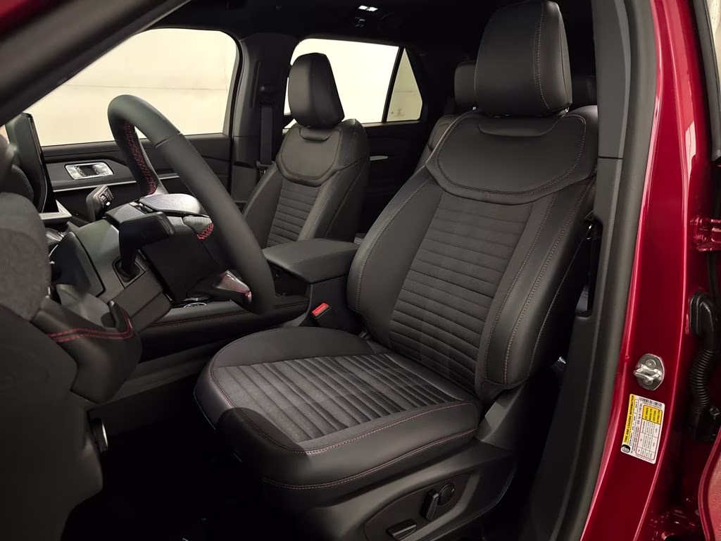 2026 Rapid Red Metallic Tinted Clearcoat Ford Explorer ST-Line RWD SUV
