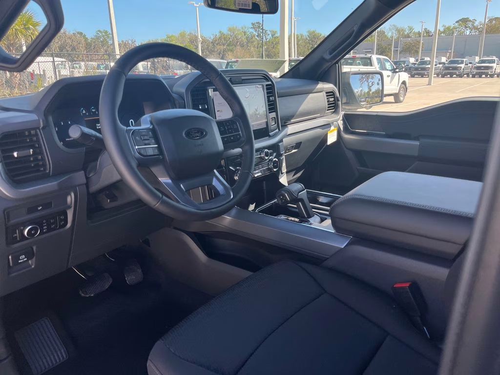 2026 Avalanche Ford F-150 XLT RWD Truck