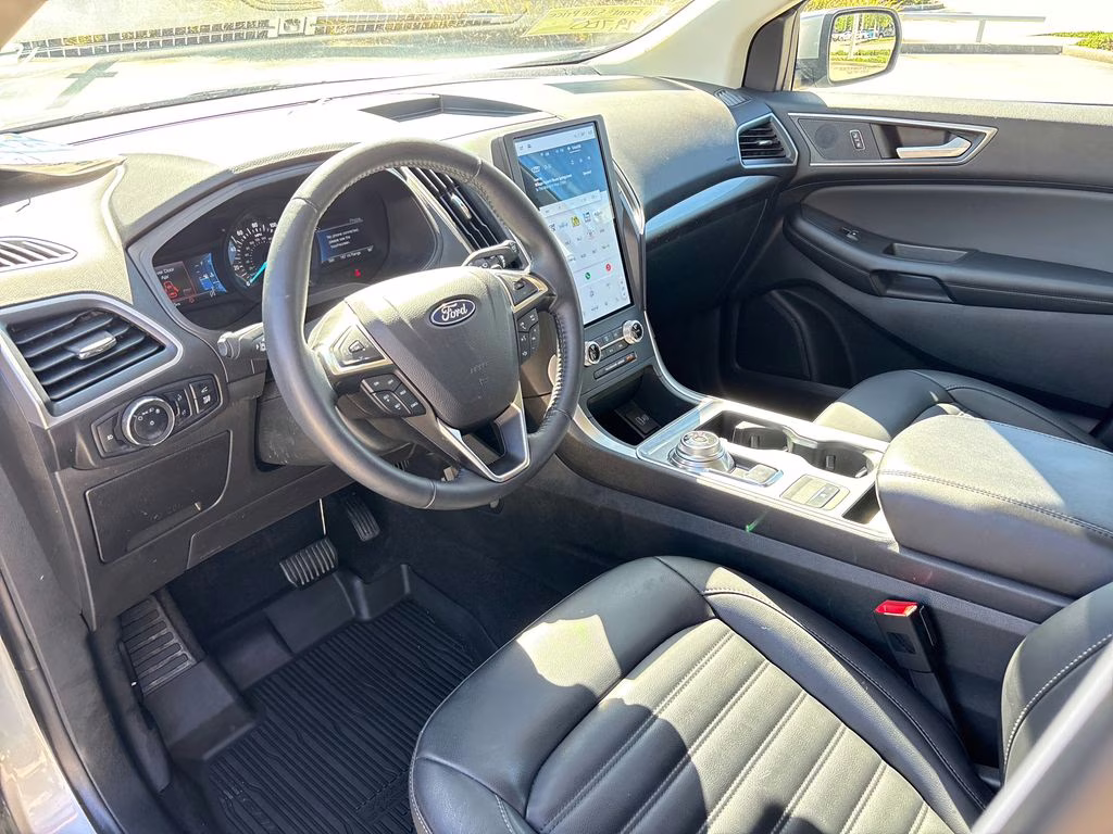 2024 Silver Metallic Ford Edge SEL AWD SUV