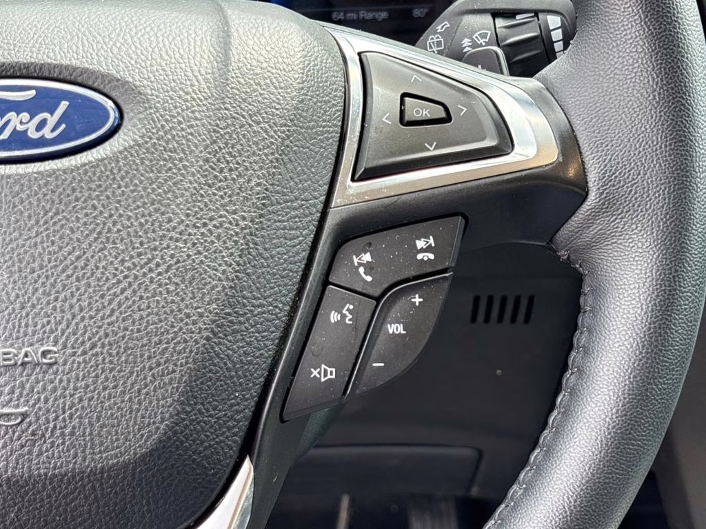 2024 Silver Metallic Ford Edge SEL AWD SUV