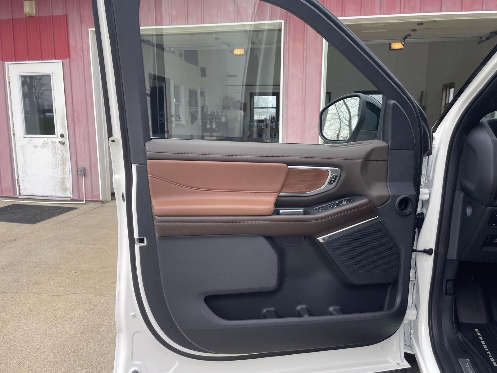 2026 Star White Metallic Tri-Coat Ford Expedition Max King Ranch 4X4 SUV