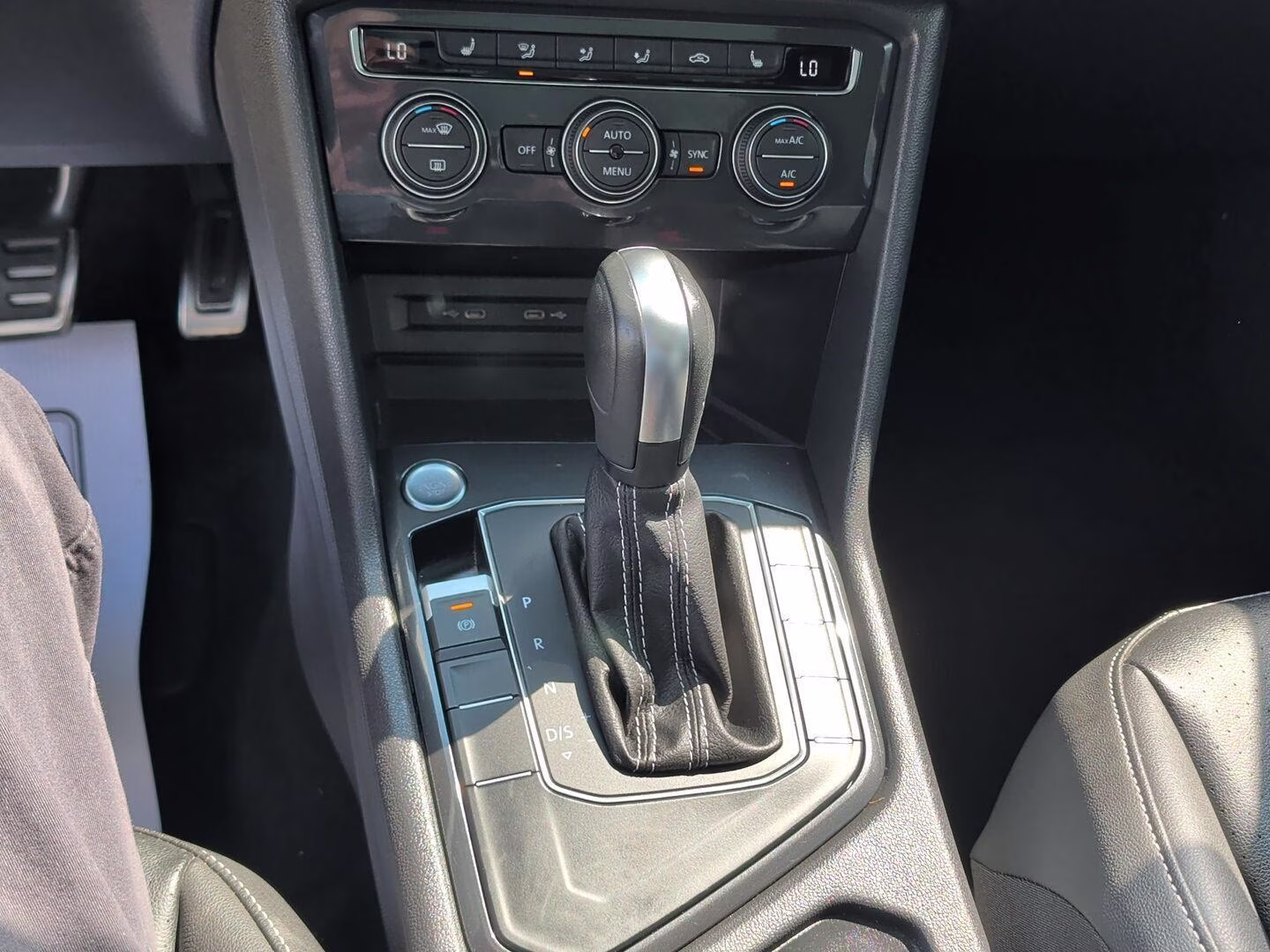 2021 Pure White Volkswagen Tiguan SE R-Line Black FWD SUV