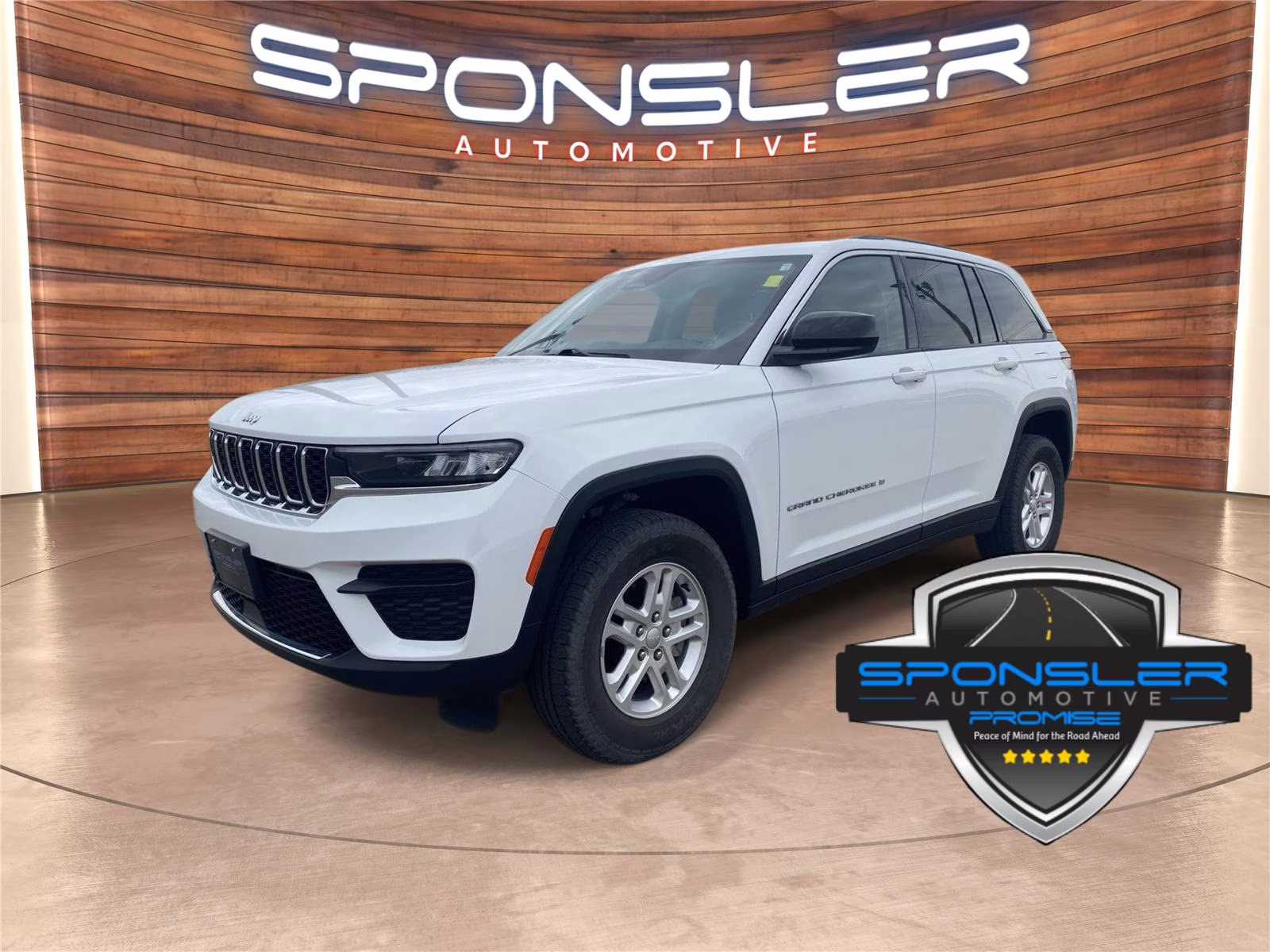 2022 Bright White Clearcoat Jeep Grand Cherokee Laredo 4X4 SUV