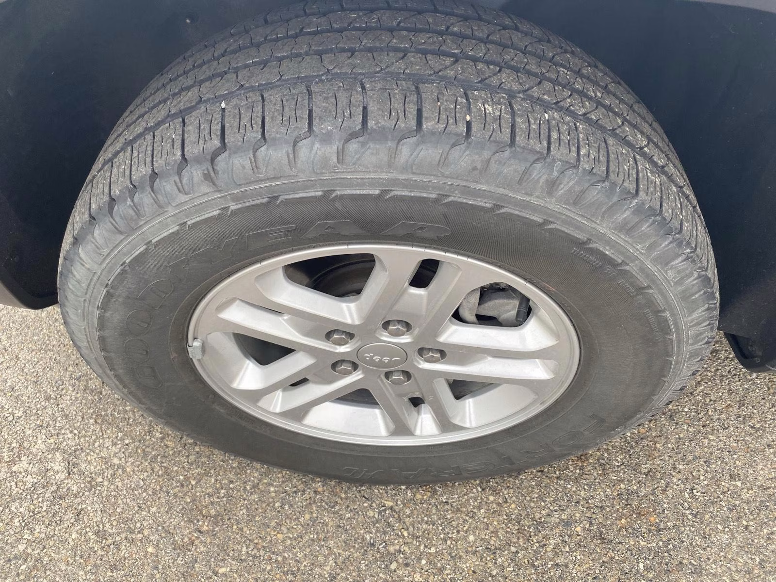 2022 Bright White Clearcoat Jeep Grand Cherokee Laredo 4X4 SUV