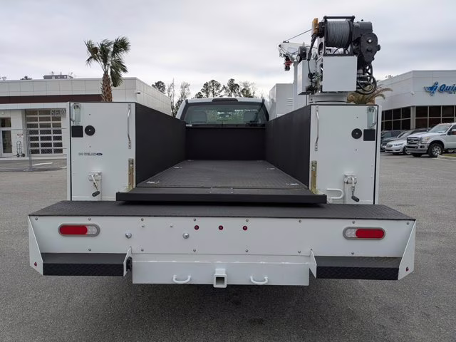 2026 Oxford White Ford Super Duty F-450 DRW XL 4X4 Truck