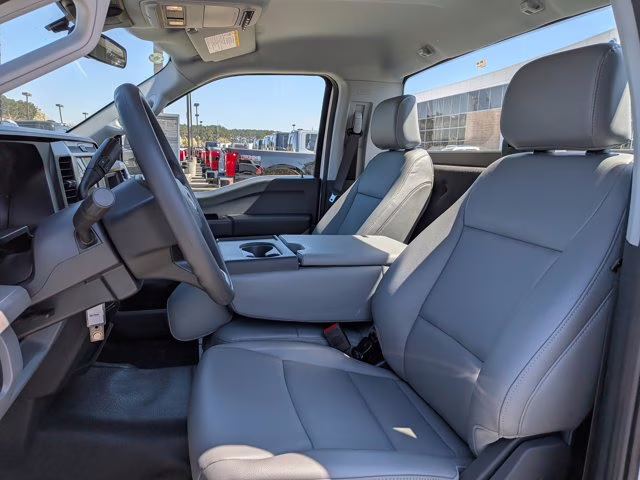 2026 Oxford White Ford Super Duty F-550 DRW XL 4X4 Truck