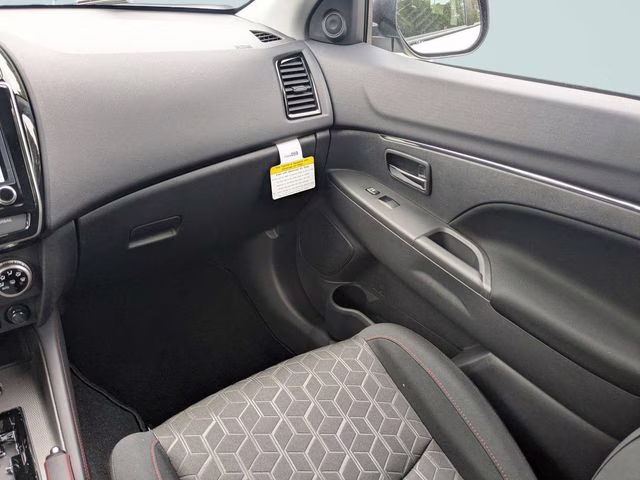 2026 White Diamond Mitsubishi Outlander Sport 2.0 LE 4X4 SUV