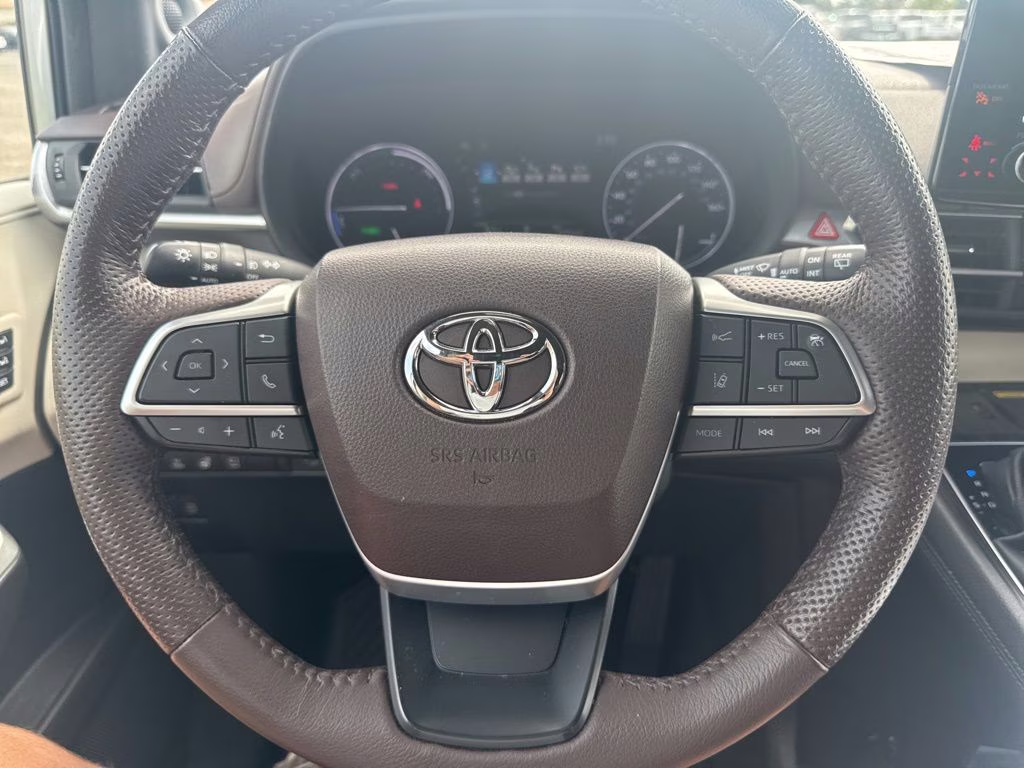 2023 Celestial Silver Metallic Toyota Sienna Platinum AWD Van