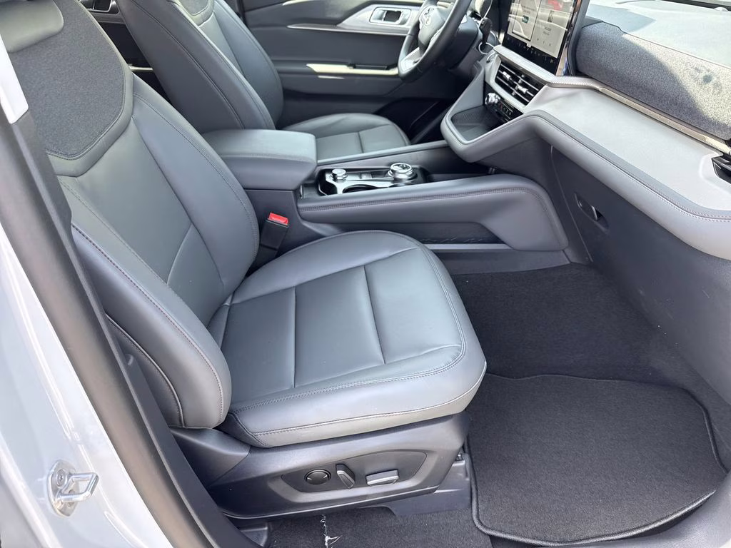 2026 Space White Metallic Ford Explorer Active RWD SUV