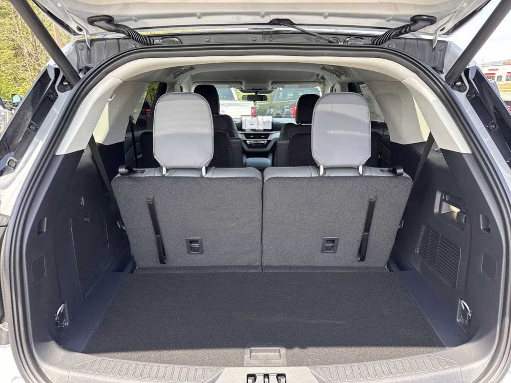 2026 Space White Metallic Ford Explorer Active RWD SUV