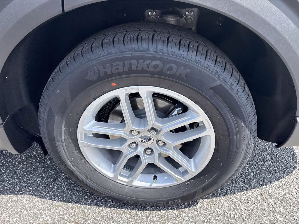 2026 Space White Metallic Ford Explorer Active RWD SUV