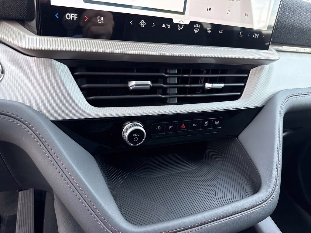 2026 Space White Metallic Ford Explorer Active RWD SUV