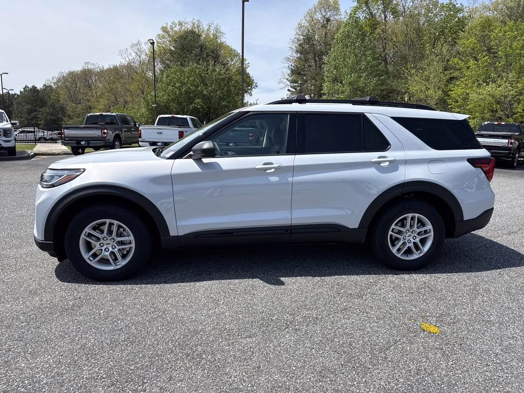2026 Space White Metallic Ford Explorer Active RWD SUV