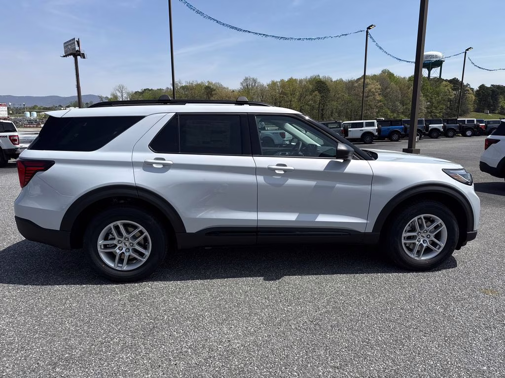 2026 Space White Metallic Ford Explorer Active RWD SUV