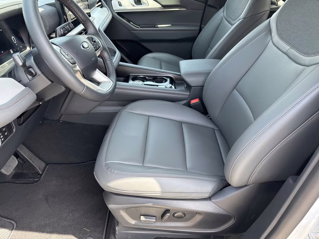 2026 Space White Metallic Ford Explorer Active RWD SUV