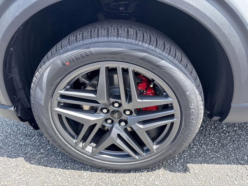 2026 Star White Metallic Tri-Coat Ford Explorer ST-Line 4X4 SUV