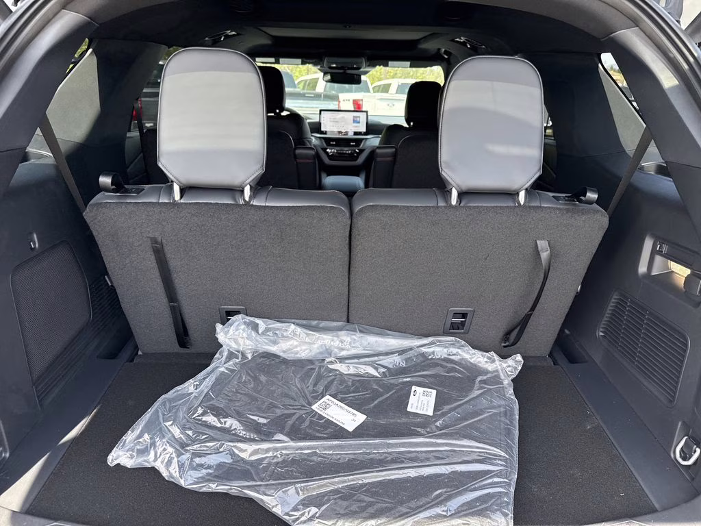 2026 Star White Metallic Tri-Coat Ford Explorer ST-Line 4X4 SUV