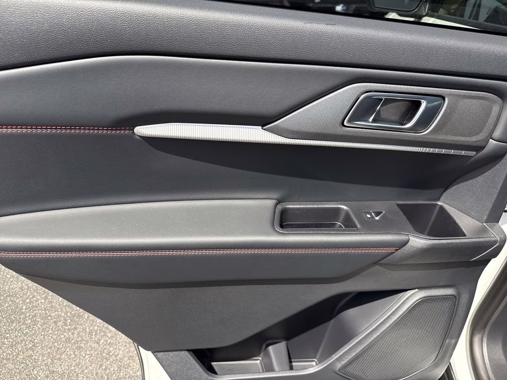 2026 Star White Metallic Tri-Coat Ford Explorer ST-Line 4X4 SUV