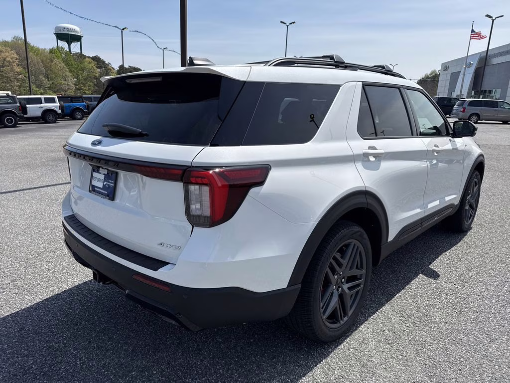 2026 Star White Metallic Tri-Coat Ford Explorer ST-Line 4X4 SUV