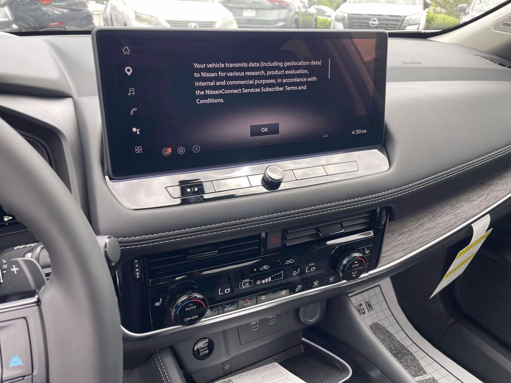 2026 Everest White Pearl Tricoat Nissan Rogue Platinum AWD SUV