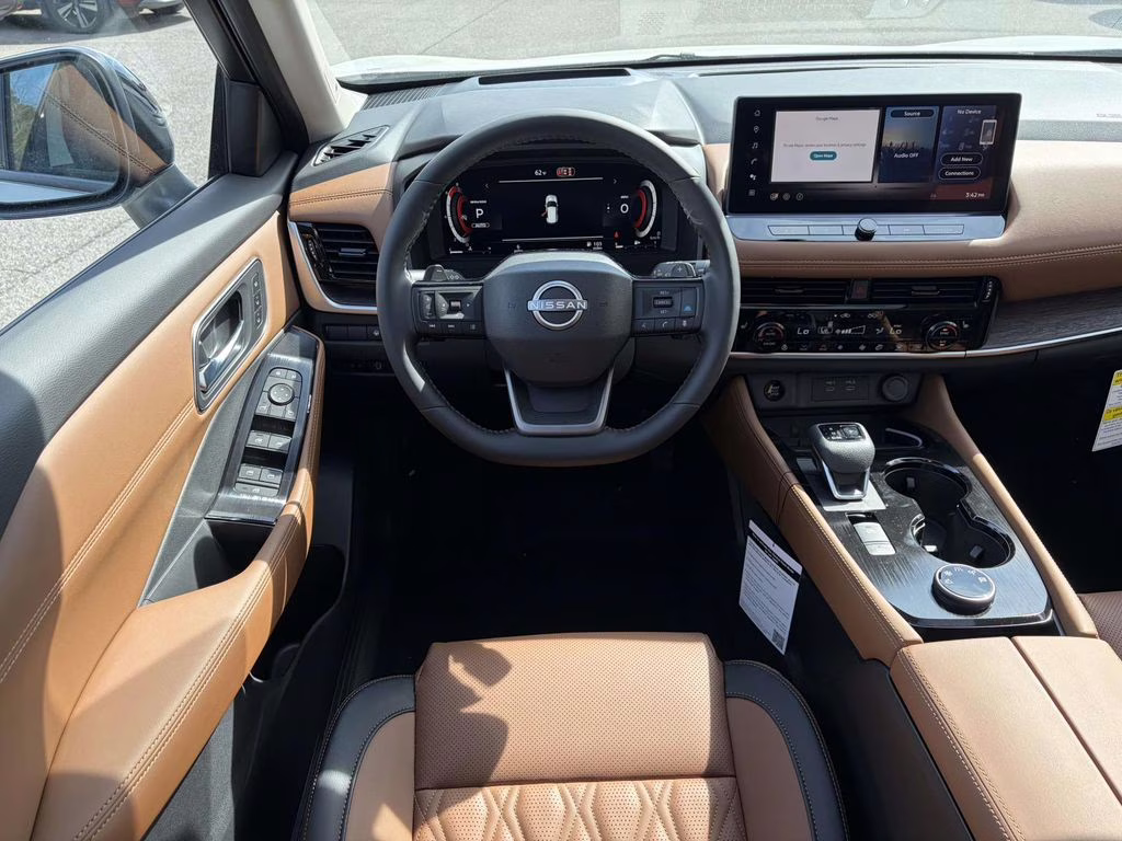 2026 Everest White Pearl/Super Black Nissan Rogue Platinum AWD SUV