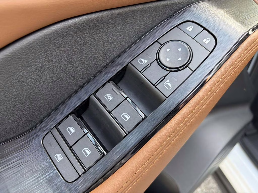 2026 Everest White Pearl/Super Black Nissan Rogue Platinum AWD SUV