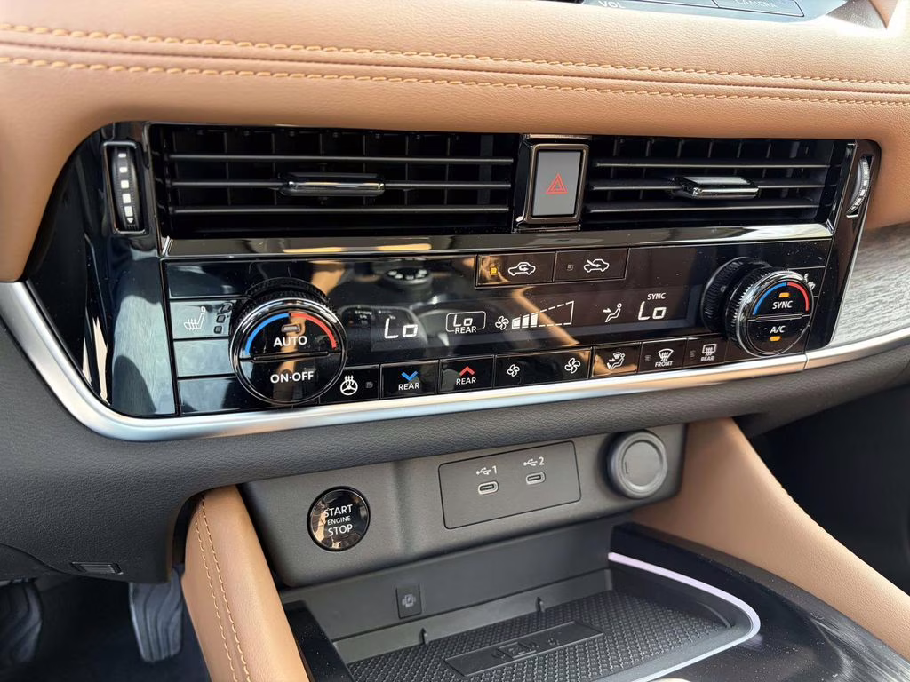 2026 Everest White Pearl/Super Black Nissan Rogue Platinum AWD SUV