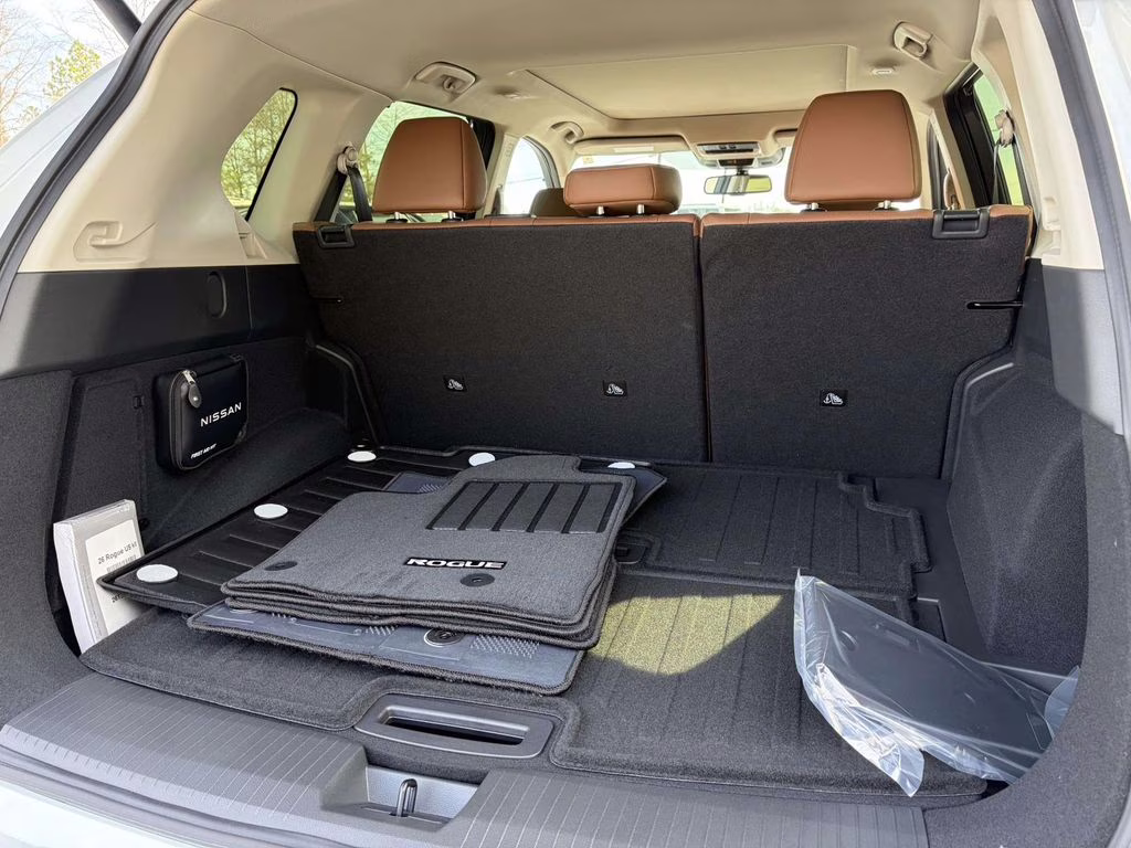 2026 Everest White Pearl/Super Black Nissan Rogue Platinum AWD SUV