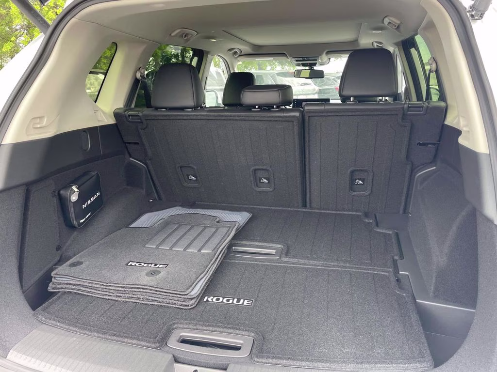 2026 Everest White Pearl Tricoat Nissan Rogue Platinum AWD SUV