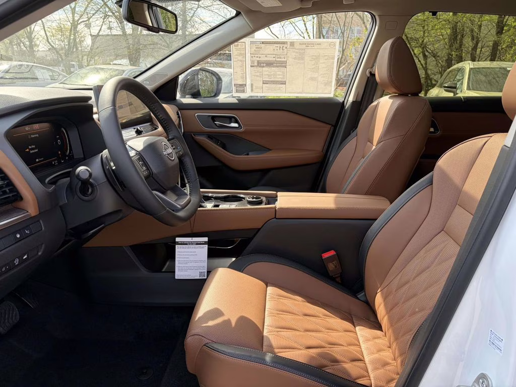 2026 Everest White Pearl/Super Black Nissan Rogue Platinum AWD SUV