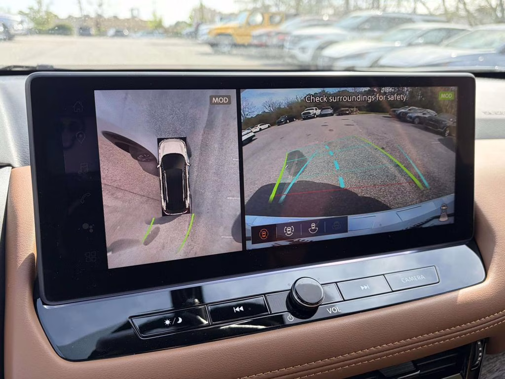 2026 Everest White Pearl/Super Black Nissan Rogue Platinum AWD SUV