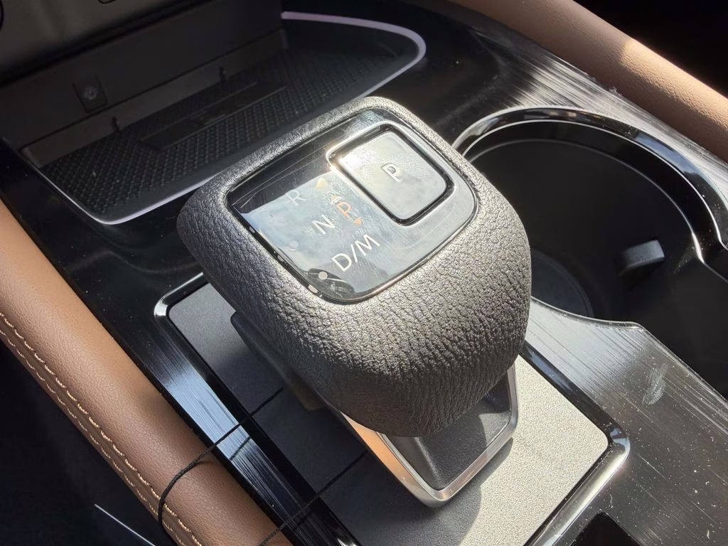 2026 Everest White Pearl/Super Black Nissan Rogue Platinum AWD SUV