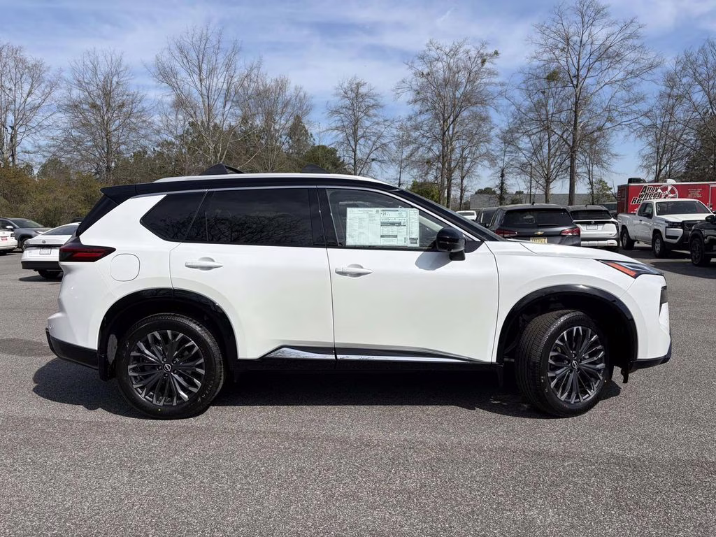 2026 Everest White Pearl/Super Black Nissan Rogue Platinum AWD SUV