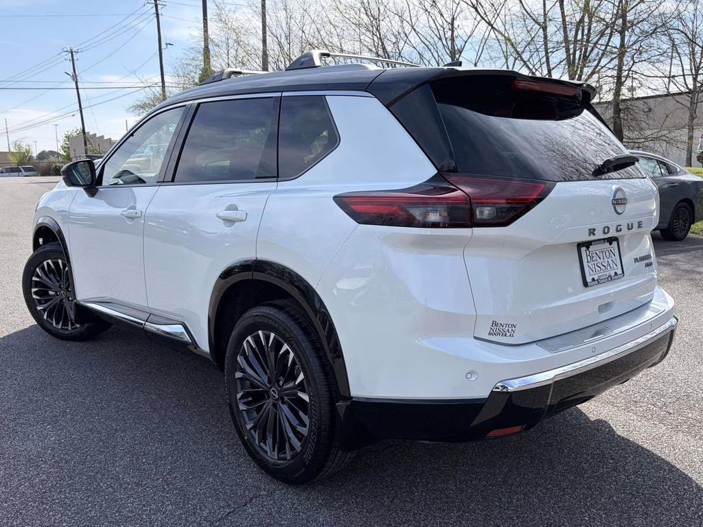 2026 Everest White Pearl/Super Black Nissan Rogue Platinum AWD SUV